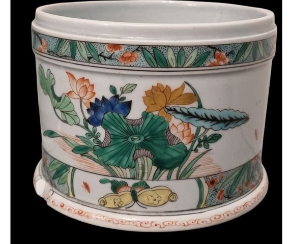 古玩陶瓷五彩花卉紋缸一對（日本）真品鑒賞圖