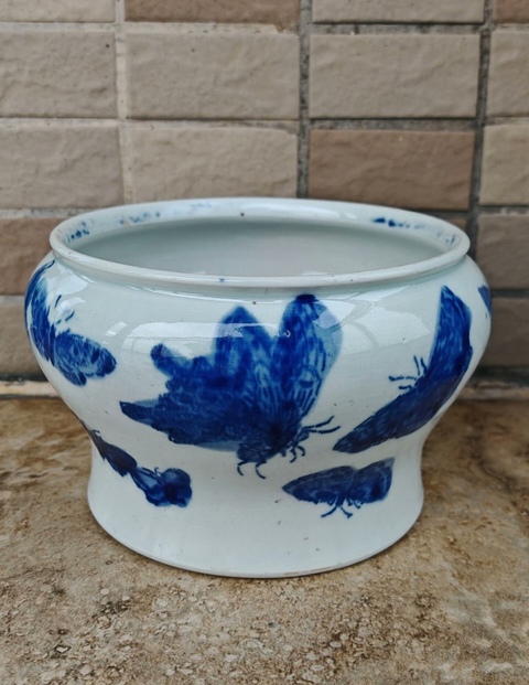 古玩陶瓷青花蝴蝶紋缸真品鑒賞圖