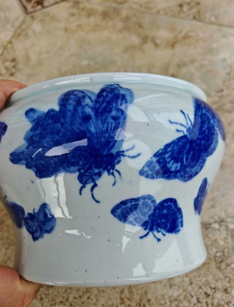 古玩陶瓷青花蝴蝶紋缸真品鑒賞圖