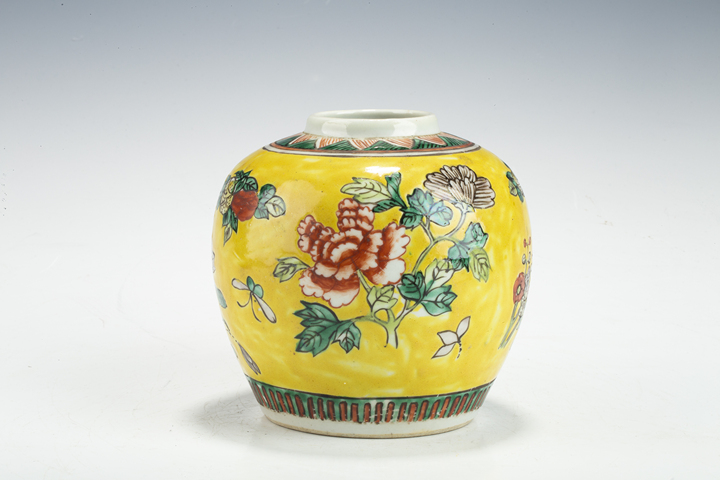 古玩陶瓷清晚·黃地五彩花卉紋罐真品鑒賞圖