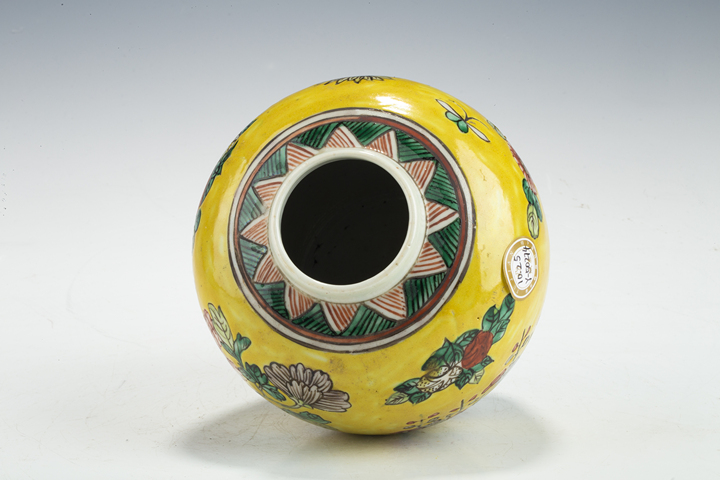 古玩陶瓷清晚·黃地五彩花卉紋罐真品鑒賞圖