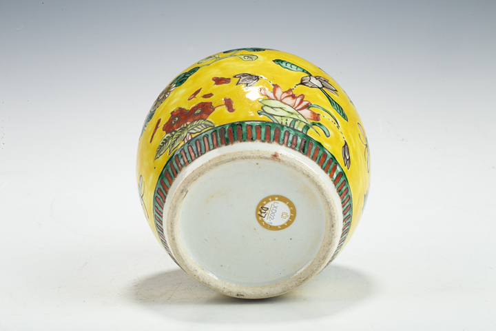 古玩陶瓷清晚·黃地五彩花卉紋罐真品鑒賞圖