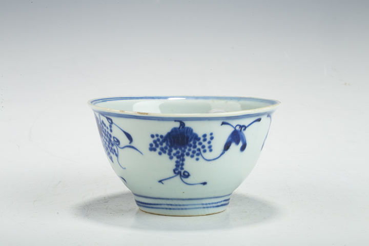 古玩陶瓷明晚·青花葡萄紋碗真品鑒賞圖