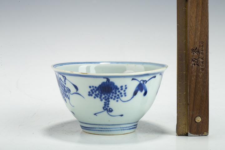 古玩陶瓷明晚·青花葡萄紋碗真品鑒賞圖