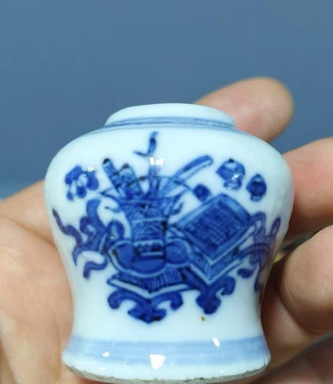 古玩陶瓷青花花卉紋天字罐真品鑒賞圖