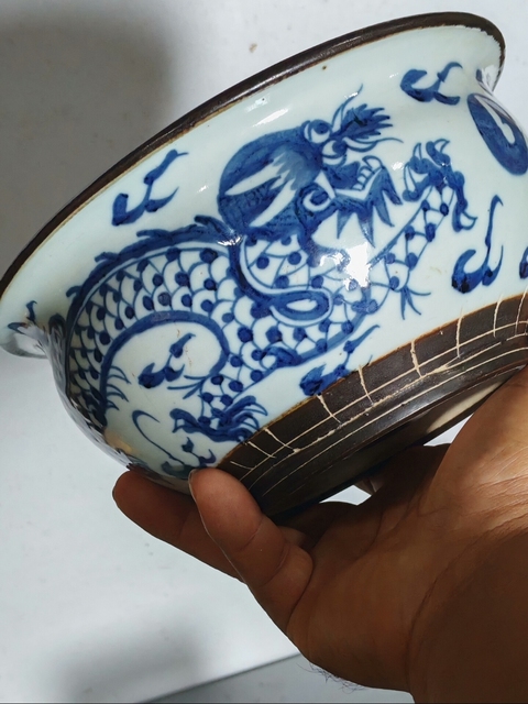 古玩陶瓷青花鐵骨泥趕珠龍紋爐真品鑒賞圖
