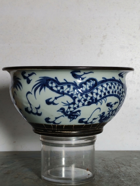 古玩陶瓷青花鐵骨泥趕珠龍紋爐真品鑒賞圖