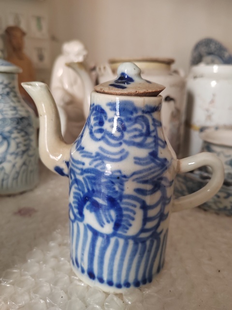 古玩陶瓷青花纏枝蓮紋酒壺真品鑒賞圖