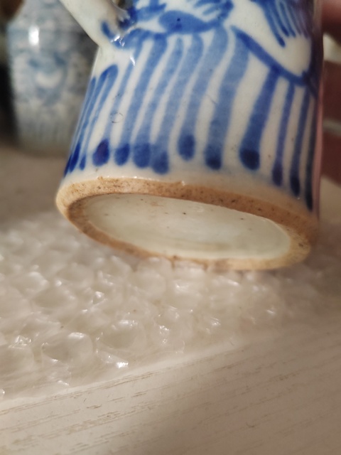 古玩陶瓷青花纏枝蓮紋酒壺真品鑒賞圖