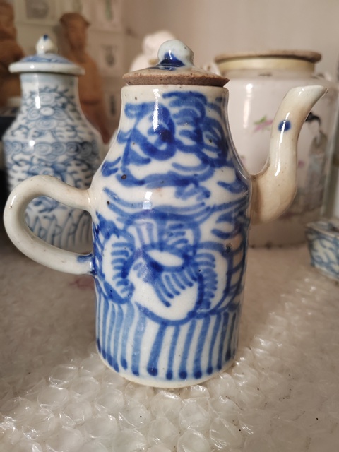 古玩陶瓷青花纏枝蓮紋酒壺真品鑒賞圖