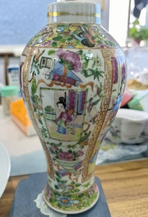 古玩陶瓷清晚·廣彩開窗人物故事紋雞腿瓶真品鑒賞圖