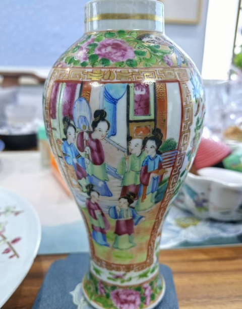 古玩陶瓷清晚·廣彩開窗人物故事紋雞腿瓶真品鑒賞圖