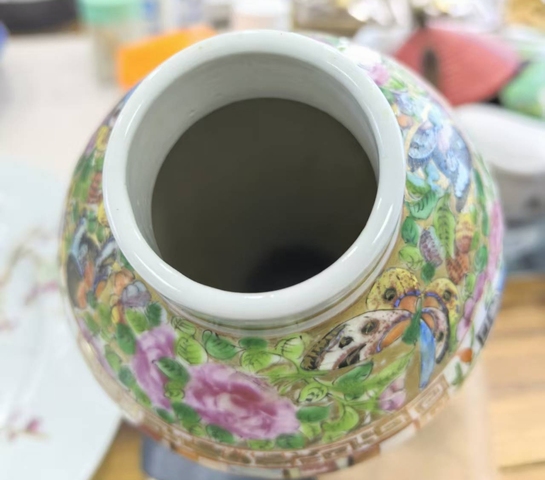 古玩陶瓷清晚·廣彩開窗人物故事紋雞腿瓶真品鑒賞圖