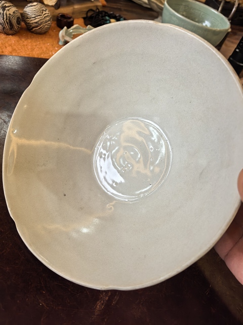 古玩陶瓷宣州窯白釉葵口碗真品鑒賞圖