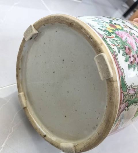 古玩陶瓷清晚·廣彩開窗人物花鳥紋堆塑螭龍獅耳瓶真品鑒賞圖