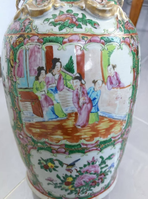 古玩陶瓷清晚·廣彩開窗人物花鳥紋堆塑螭龍獅耳瓶真品鑒賞圖