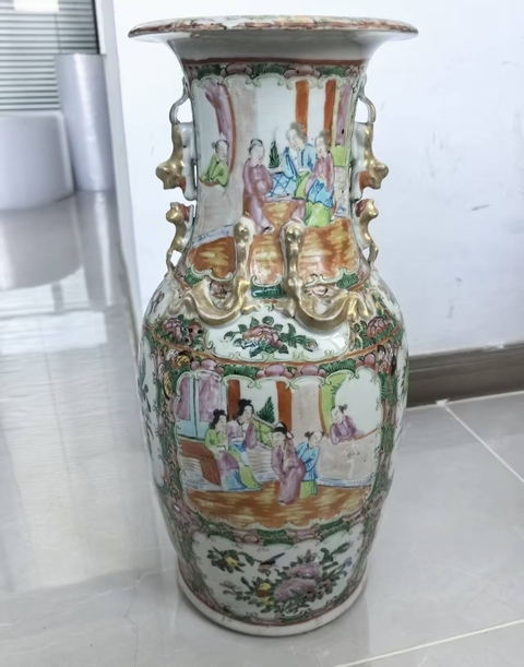 古玩陶瓷清晚·廣彩開窗人物花鳥紋堆塑螭龍獅耳瓶真品鑒賞圖