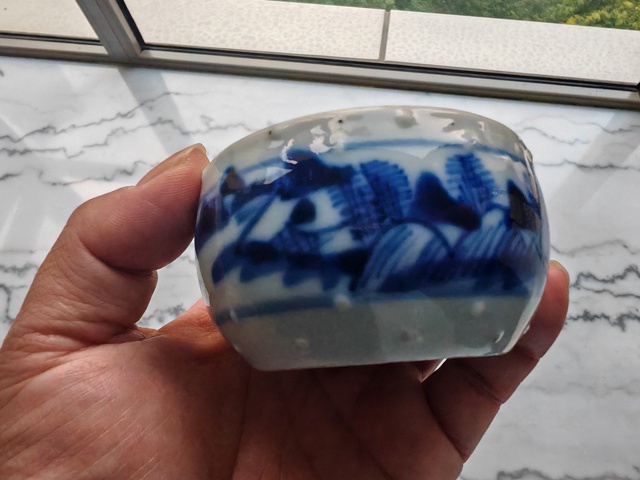 古玩陶瓷德化窯山水紋青花鼓釘洗真品鑒賞圖