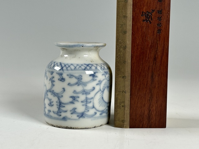 古玩陶瓷清中期·青花纏枝花卉紋水呈真品鑒賞圖