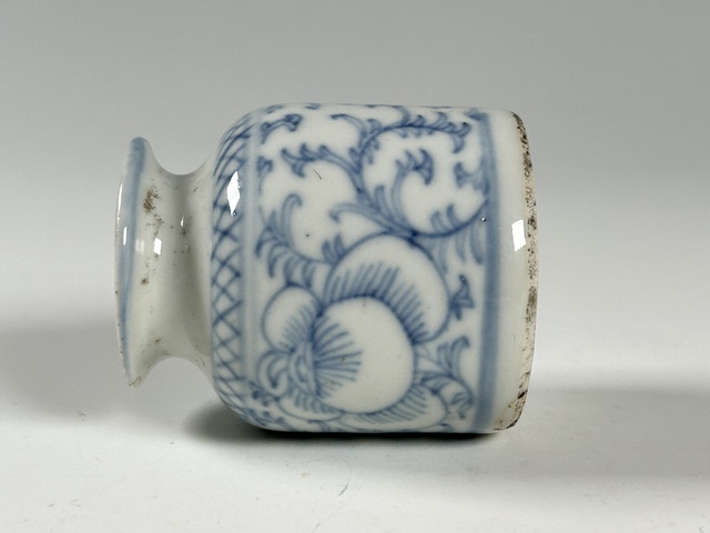 古玩陶瓷清中期·青花纏枝花卉紋水呈真品鑒賞圖