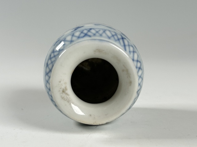 古玩陶瓷清中期·青花纏枝花卉紋水呈真品鑒賞圖