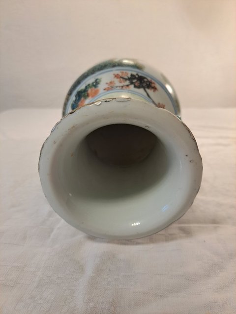 古玩陶瓷人物鹿紋雙獅耳撇口瓶真品鑒賞圖