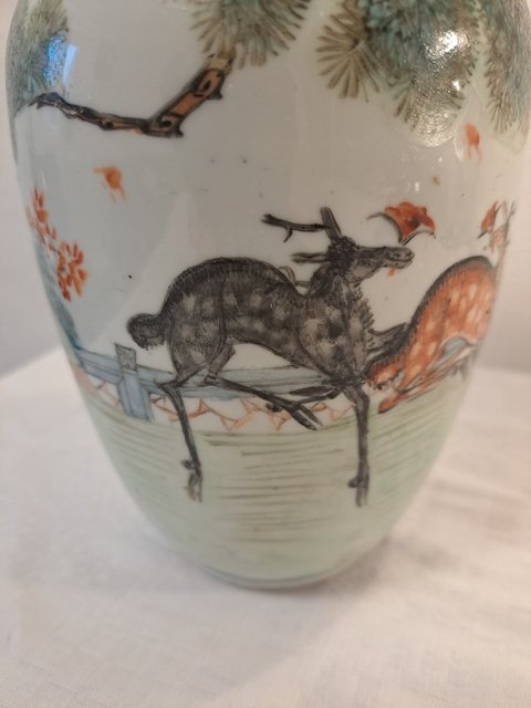 古玩陶瓷人物鹿紋雙獅耳撇口瓶真品鑒賞圖