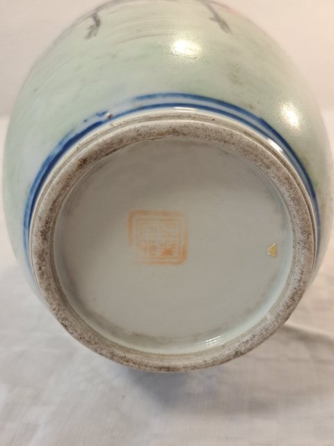 古玩陶瓷人物鹿紋雙獅耳撇口瓶真品鑒賞圖