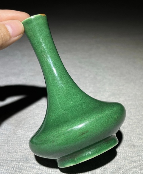 古玩陶瓷綠哥釉荸薺瓶真品鑒賞圖