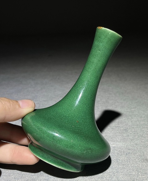 古玩陶瓷綠哥釉荸薺瓶真品鑒賞圖