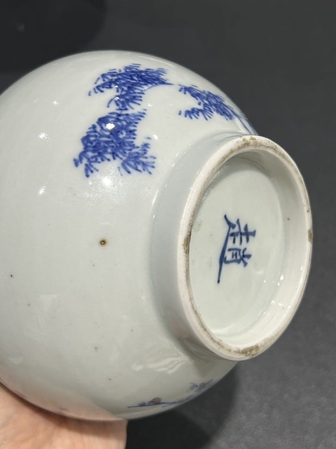 古玩陶瓷青花釉里紅梅花紋瓶真品鑒賞圖