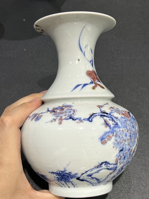 古玩陶瓷青花釉里紅梅花紋瓶真品鑒賞圖