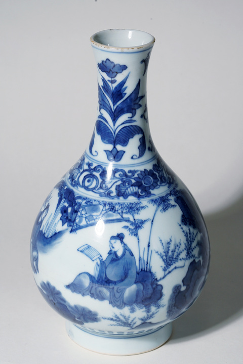 古玩陶瓷人物紋青花瓶真品鑒賞圖