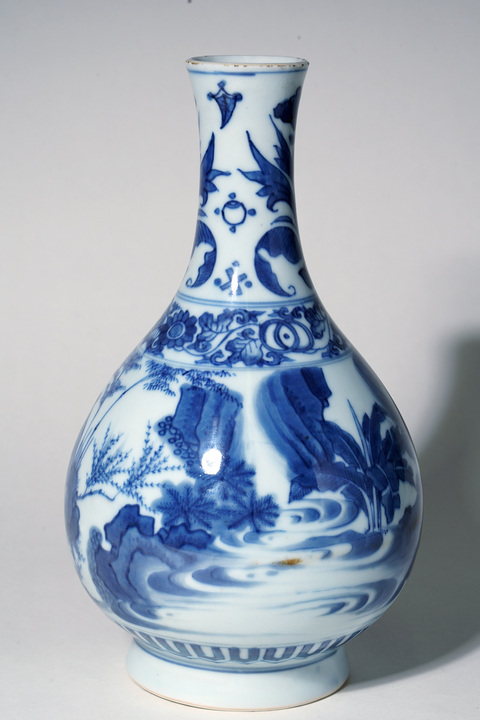 古玩陶瓷人物紋青花瓶真品鑒賞圖