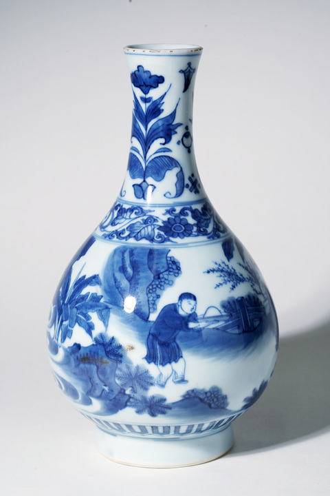 古玩陶瓷人物紋青花瓶真品鑒賞圖