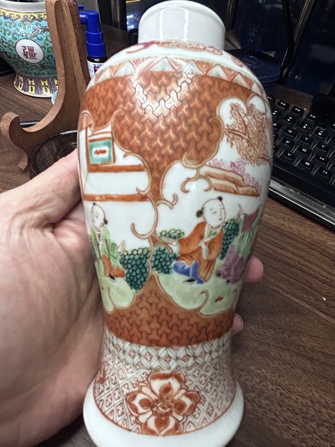 古玩陶瓷廣彩人物故事紋雞腿瓶真品鑒賞圖