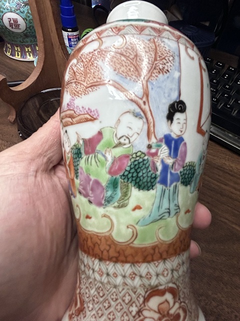 古玩陶瓷廣彩人物故事紋雞腿瓶真品鑒賞圖