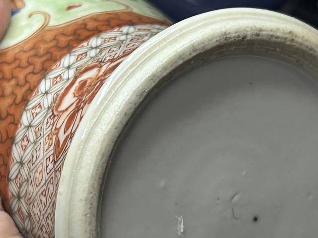 古玩陶瓷廣彩人物故事紋雞腿瓶真品鑒賞圖