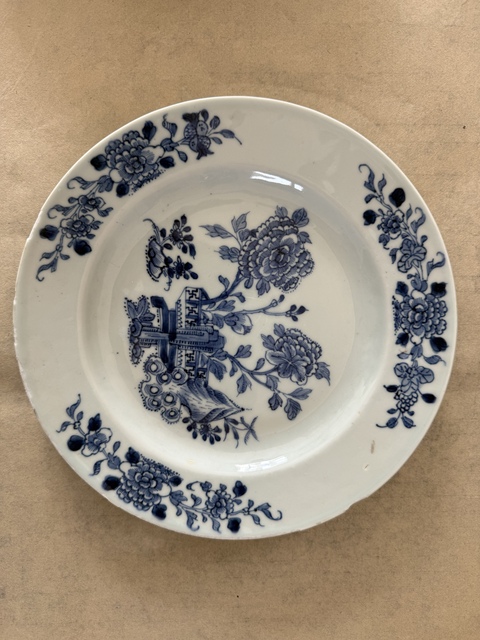 古玩陶瓷清早期 青花花卉紋折沿盤真品鑒賞圖