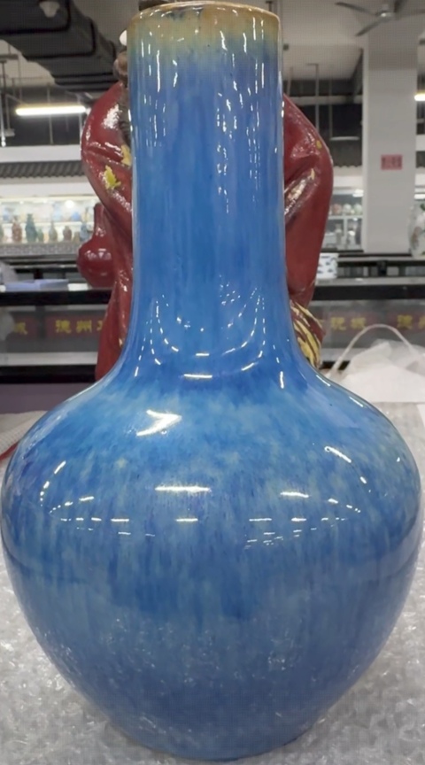 古玩陶瓷窯變藍釉天球瓶真品鑒賞圖