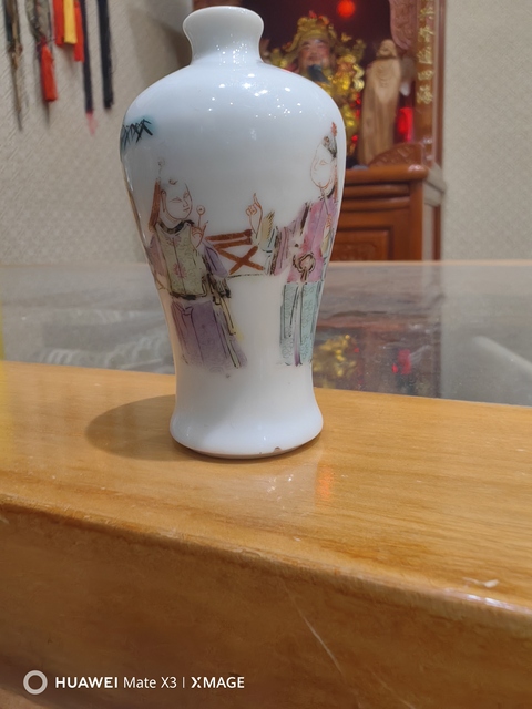 古玩陶瓷粉彩人物紋梅瓶式鼻煙壺真品鑒賞圖