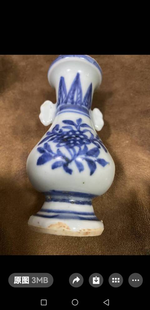 古玩陶瓷花卉紋青花瓶真品鑒賞圖