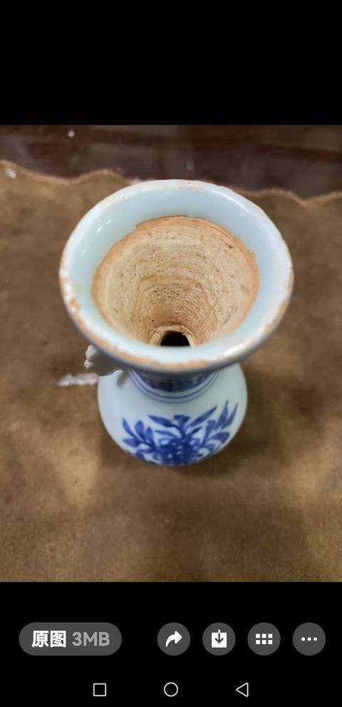 古玩陶瓷花卉紋青花瓶真品鑒賞圖