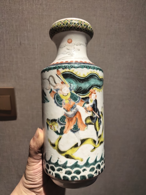 古玩陶瓷五彩哪吒鬧海圖洗口瓶真品鑒賞圖