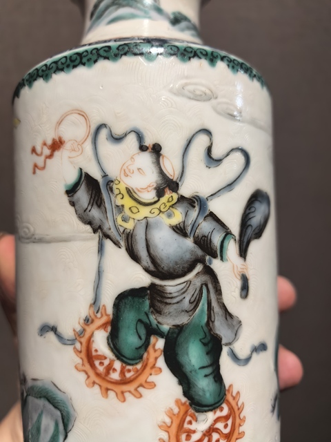 古玩陶瓷五彩哪吒鬧海圖洗口瓶真品鑒賞圖