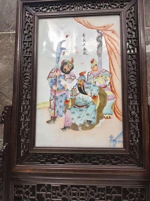 古玩陶瓷粉彩關(guān)公夜讀春秋圖瓷板拍賣，當(dāng)前價格8989元