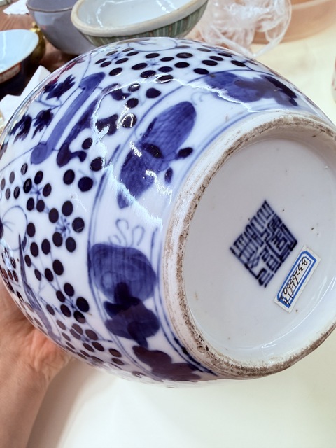 古玩陶瓷青花童子抱瓶圖罐真品鑒賞圖