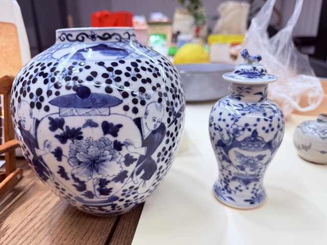 古玩陶瓷青花童子抱瓶圖罐真品鑒賞圖