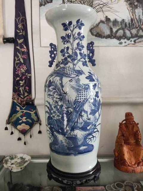 古玩陶瓷晚清豆青青花花鳥大瓶真品鑒賞圖