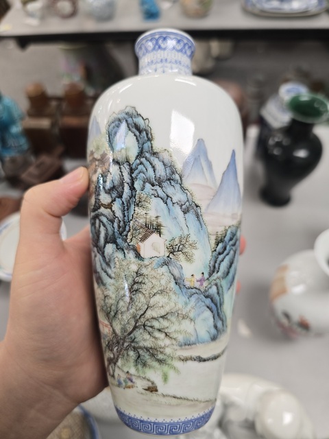 古玩陶瓷山水紋瓶真品鑒賞圖